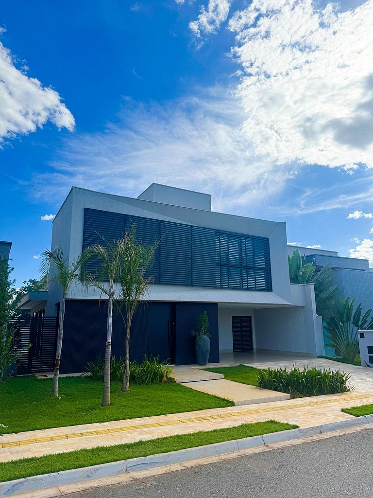 Linda Casa em Condomínio de Luxo