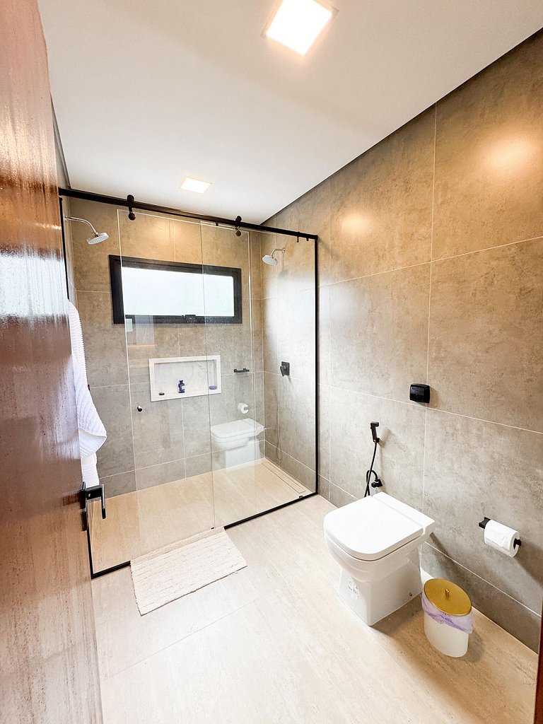 Linda Casa em Condomínio de Luxo