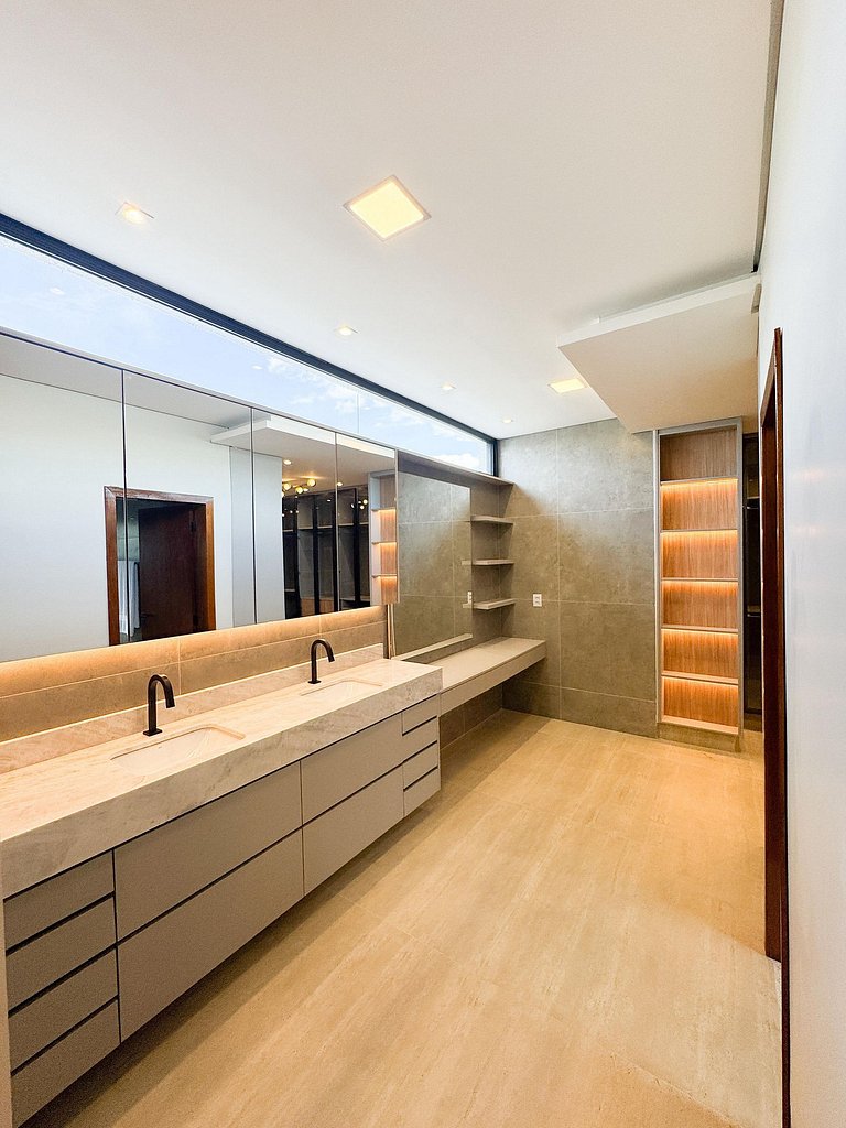 Linda Casa em Condomínio de Luxo