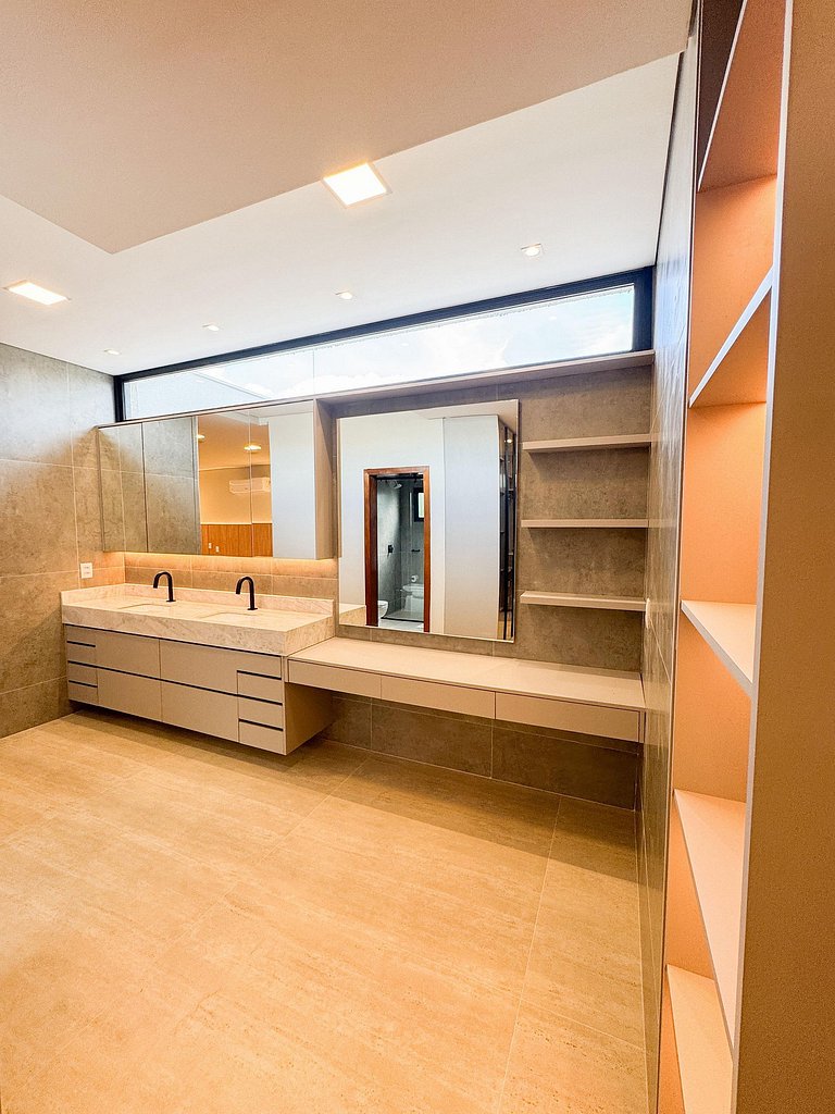 Linda Casa em Condomínio de Luxo