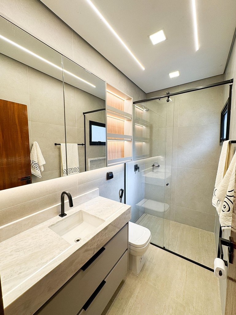 Linda Casa em Condomínio de Luxo