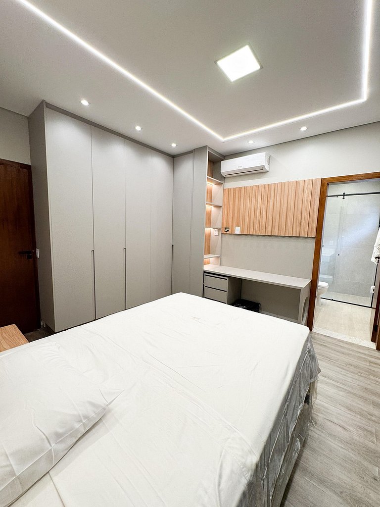 Linda Casa em Condomínio de Luxo