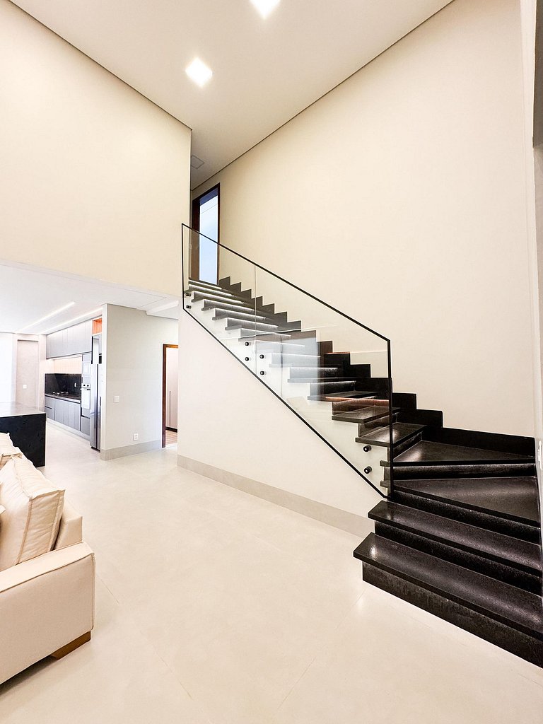 Linda Casa em Condomínio de Luxo