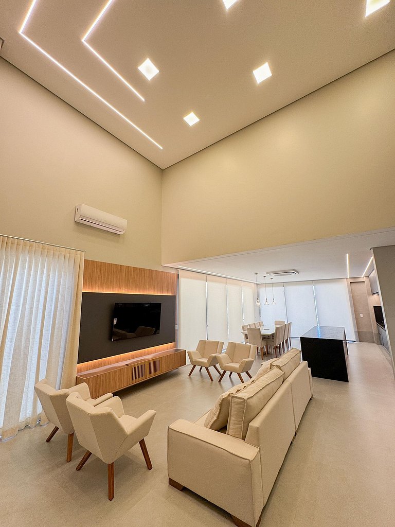 Linda Casa em Condomínio de Luxo
