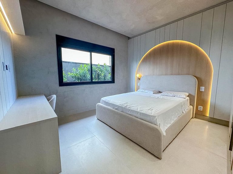 Casa com Piscina Privativa em Condomínio de Luxo