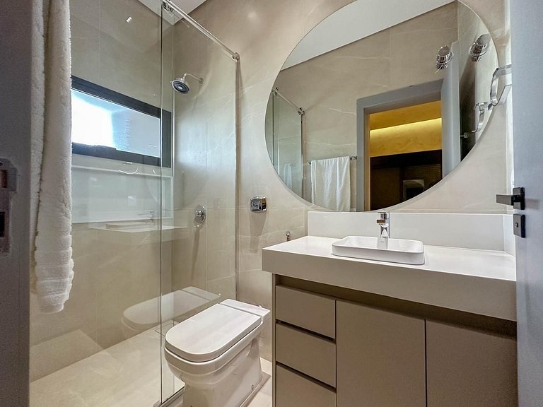 Casa com Piscina Privativa em Condomínio de Luxo