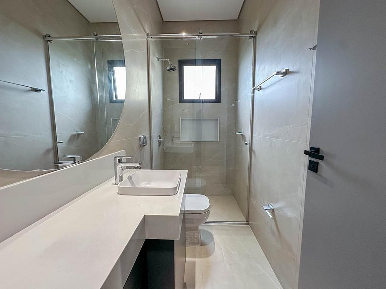 Casa com Piscina Privativa em Condomínio de Luxo