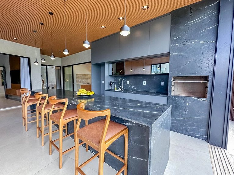Casa com Piscina Privativa em Condomínio de Luxo