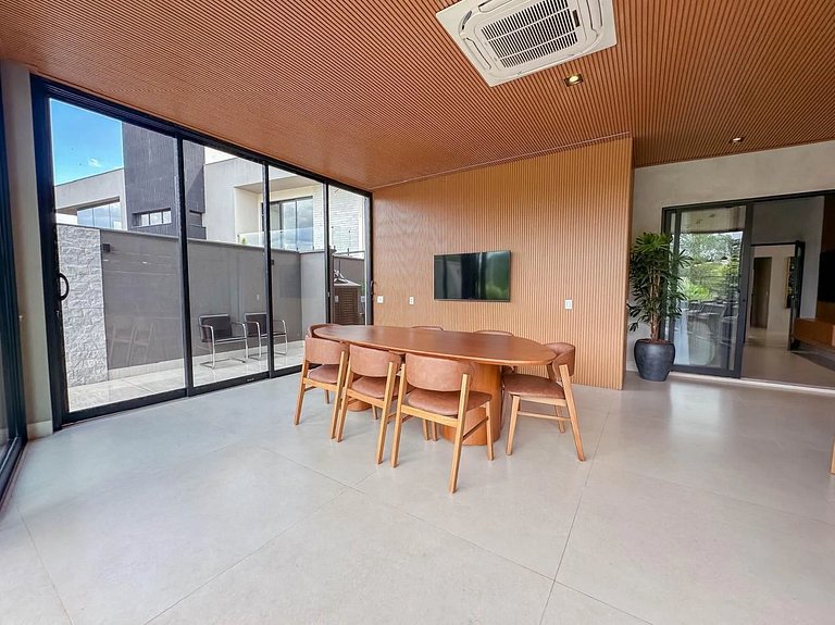 Casa com Piscina Privativa em Condomínio de Luxo