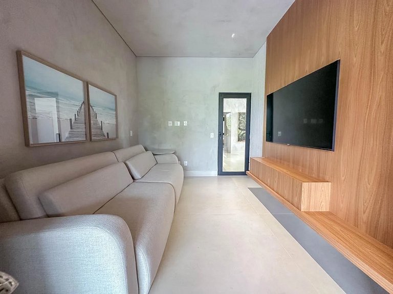 Casa com Piscina Privativa em Condomínio de Luxo