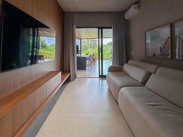 Casa com Piscina Privativa em Condomínio de Luxo