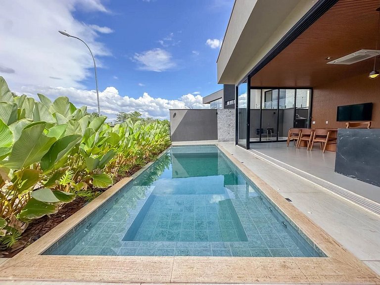 Casa com Piscina Privativa em Condomínio de Luxo